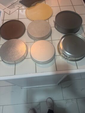 Assorted Metal Baking Pans and Plastic Lids - Multipack